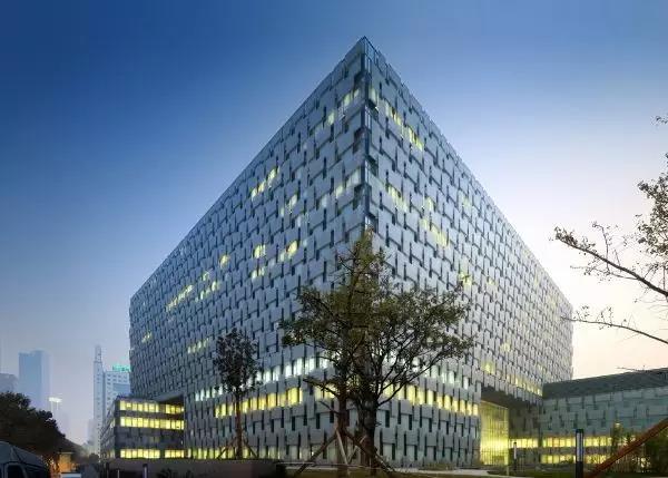 醫(yī)療建筑設(shè)計(jì)如何解決醫(yī)院壓抑的感覺？